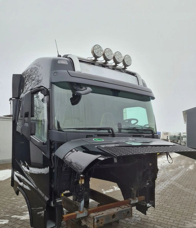 VOLVO KABINA KOMPLETNA VOLVO FH 16 750 EURO 6 GLOBETROTTER 2018 ROK - Kabina za Kamion: slika 2 VOLVO KABINA KOMPLETNA VOLVO FH 16 750 EURO 6 GLOBETROTTER 2018 ROK - Kabina za Kamion: slika 2