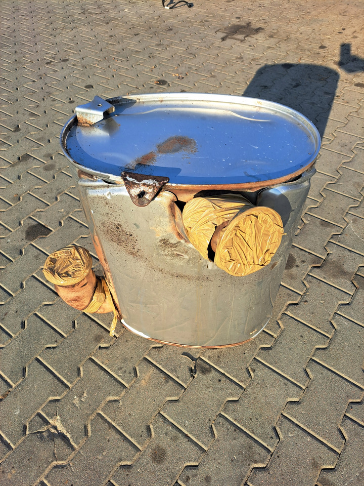 VOLVO KATALIZATOR TŁUMIK DPF FILTR VOLVO FE RENAULT PREMIUM DXI D7 - Katalizator za Kamion: slika 4 VOLVO KATALIZATOR TŁUMIK DPF FILTR VOLVO FE RENAULT PREMIUM DXI D7 - Katalizator za Kamion: slika 4