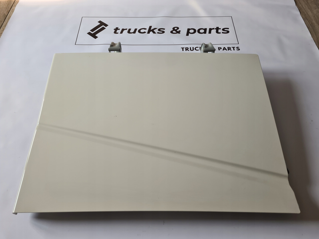 VOLVO KLAPA SCHOWKA DRZWICZKI ZAWIASY PRAWE KOMPLETNE VOLVO FH 4 FH 5 1103 - Karoserija i eksterijer za Kamion: slika 3 VOLVO KLAPA SCHOWKA DRZWICZKI ZAWIASY PRAWE KOMPLETNE VOLVO FH 4 FH 5 1103 - Karoserija i eksterijer za Kamion: slika 3