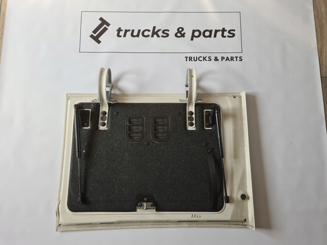 VOLVO KLAPA SCHOWKA DRZWICZKI ZAWIASY PRAWE KOMPLETNE VOLVO FH 4 FH 5 1103 - Karoserija i eksterijer za Kamion: slika 5 VOLVO KLAPA SCHOWKA DRZWICZKI ZAWIASY PRAWE KOMPLETNE VOLVO FH 4 FH 5 1103 - Karoserija i eksterijer za Kamion: slika 5