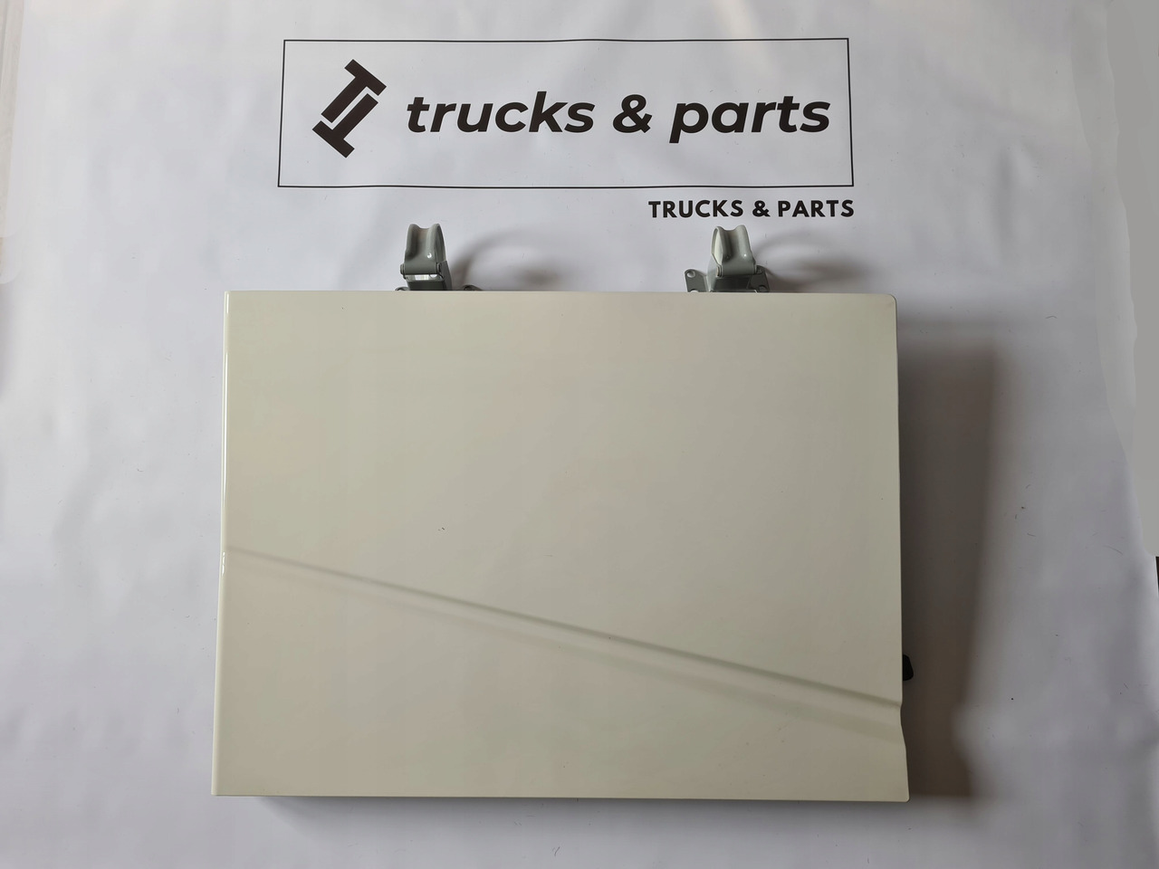 VOLVO KLAPA SCHOWKA DRZWICZKI ZAWIASY PRAWE KOMPLETNE VOLVO FH 4 FH 5 1103 - Karoserija i eksterijer za Kamion: slika 1 VOLVO KLAPA SCHOWKA DRZWICZKI ZAWIASY PRAWE KOMPLETNE VOLVO FH 4 FH 5 1103 - Karoserija i eksterijer za Kamion: slika 1