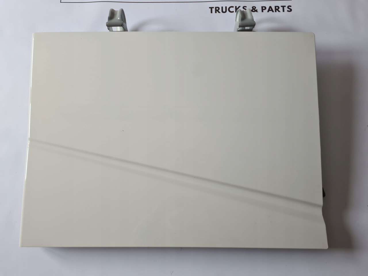 VOLVO KLAPA SCHOWKA DRZWICZKI ZAWIASY PRAWE KOMPLETNE VOLVO FH 4 FH 5 1103 - Karoserija i eksterijer za Kamion: slika 2 VOLVO KLAPA SCHOWKA DRZWICZKI ZAWIASY PRAWE KOMPLETNE VOLVO FH 4 FH 5 1103 - Karoserija i eksterijer za Kamion: slika 2