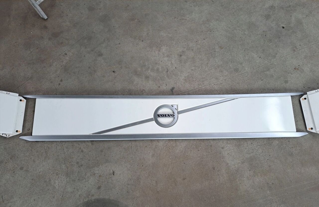 VOLVO LISTWA MASKI ATRAPA KABINY KOMPLET VOLVO FH 5 - Hauba za Kamion: slika 3 VOLVO LISTWA MASKI ATRAPA KABINY KOMPLET VOLVO FH 5 - Hauba za Kamion: slika 3