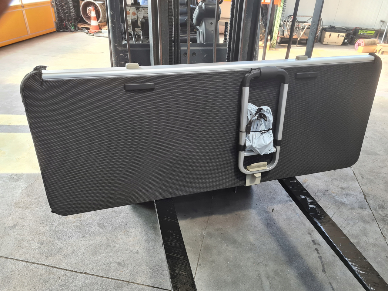 VOLVO ŁÓŻKO KOMPLETNE GÓRNE LEŻANKA MOCOWANIA - Sedište za Kamion: slika 5 VOLVO ŁÓŻKO KOMPLETNE GÓRNE LEŻANKA MOCOWANIA - Sedište za Kamion: slika 5