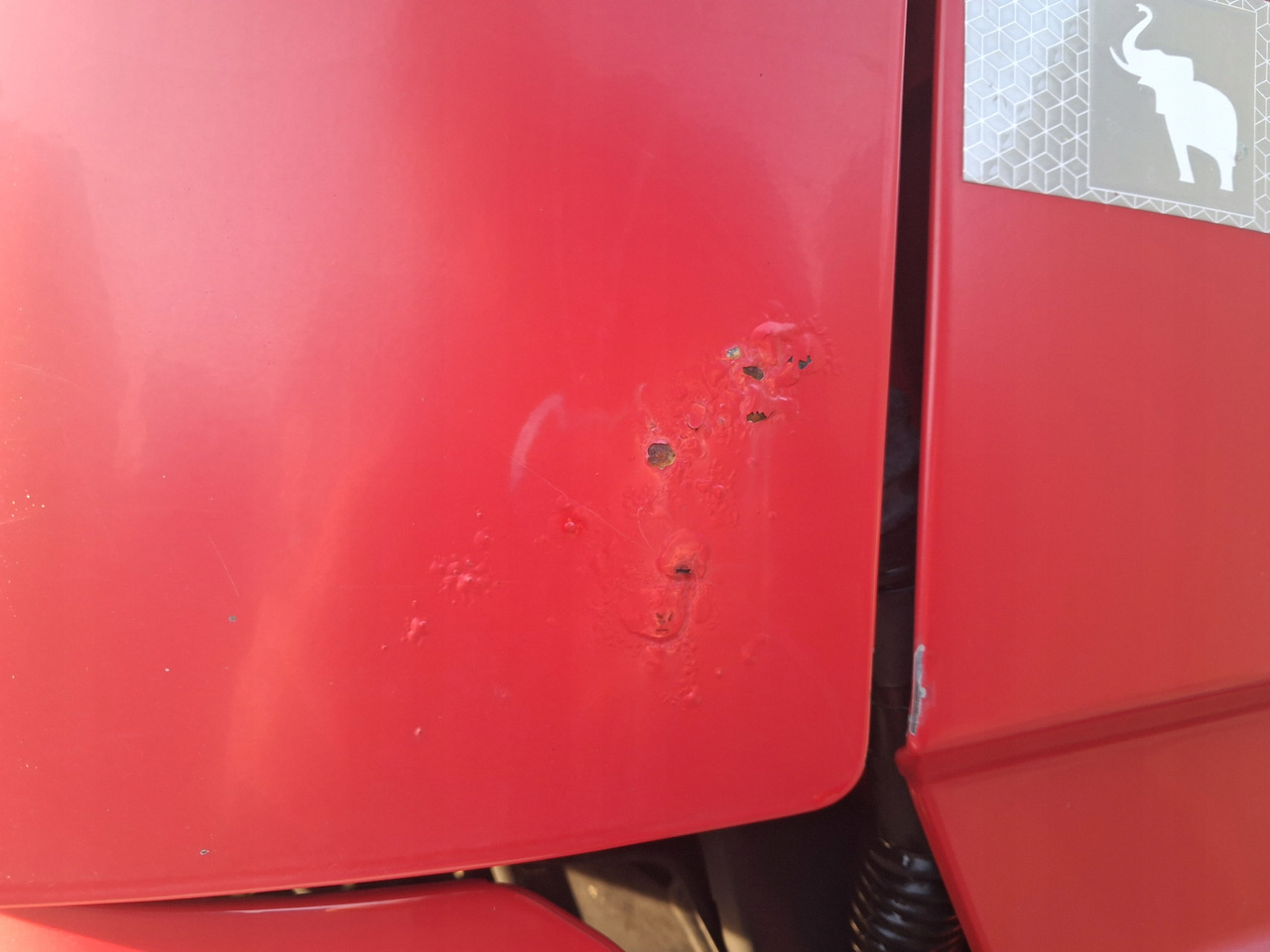 VOLVO MASKA KOMPLETNA GÓRNA ATRAPA KABINY VOLVO FM 4 FMX EURO 6 - Hauba za Kamion: slika 3 VOLVO MASKA KOMPLETNA GÓRNA ATRAPA KABINY VOLVO FM 4 FMX EURO 6 - Hauba za Kamion: slika 3