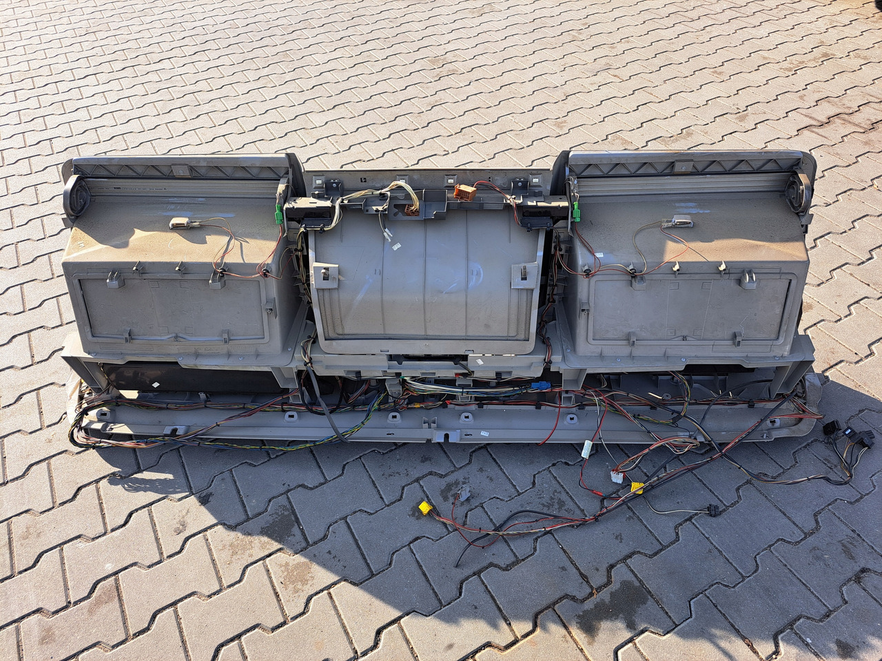 VOLVO PÓŁKA KONSOLA GÓRNA SCHOWEK VOLVO FM FH 13 LIFT GLOBETROTTER - Komandna tabla za Kamion: slika 5 VOLVO PÓŁKA KONSOLA GÓRNA SCHOWEK VOLVO FM FH 13 LIFT GLOBETROTTER - Komandna tabla za Kamion: slika 5