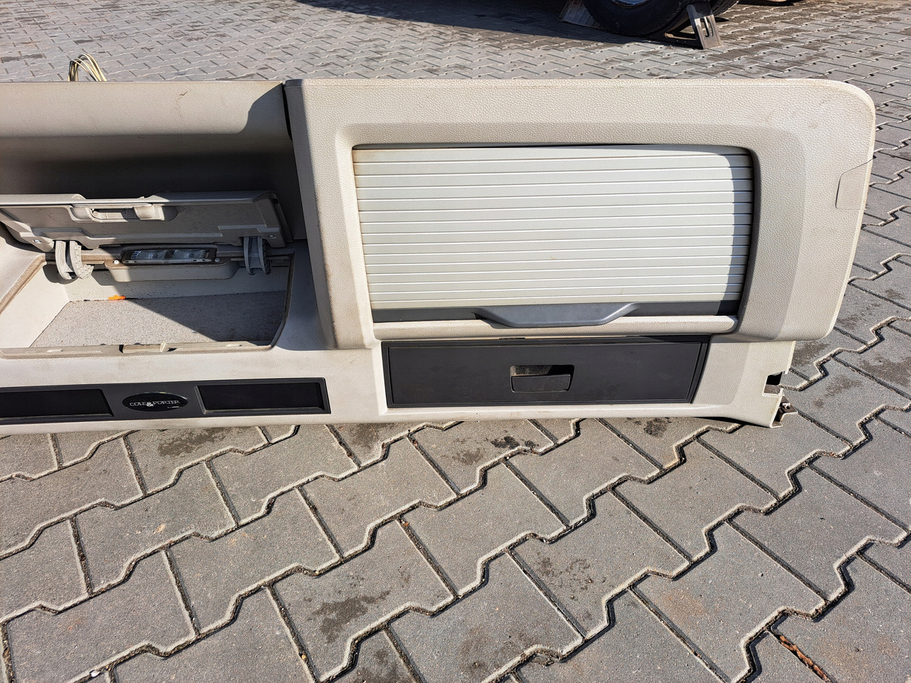 VOLVO PÓŁKA KONSOLA GÓRNA SCHOWEK VOLVO FM FH 13 LIFT GLOBETROTTER - Komandna tabla za Kamion: slika 3 VOLVO PÓŁKA KONSOLA GÓRNA SCHOWEK VOLVO FM FH 13 LIFT GLOBETROTTER - Komandna tabla za Kamion: slika 3