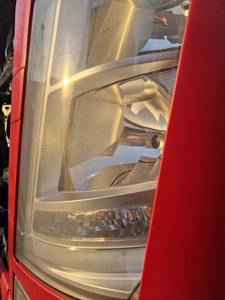 VOLVO REFLEKTOR LAMPA OKULAR LEWY KOMPLETNY VOLVO FM 4 - Prednja svetla za Kamion: slika 4 VOLVO REFLEKTOR LAMPA OKULAR LEWY KOMPLETNY VOLVO FM 4 - Prednja svetla za Kamion: slika 4