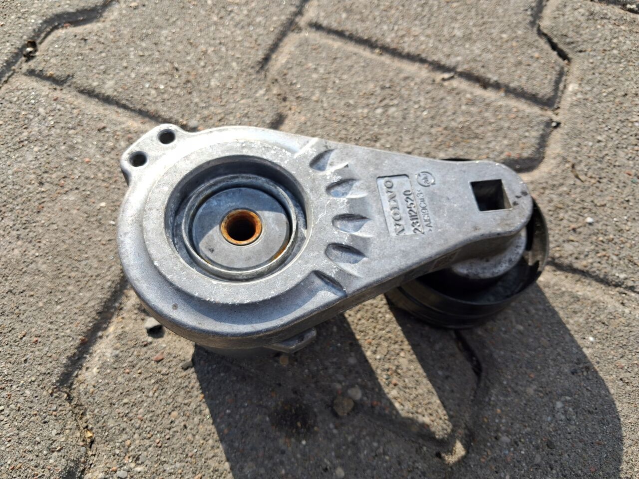 VOLVO ROLKA NAPINACZ PASKA ALTERNATORA RENAULT RANGE GAMA T VOLVO FH 4 5 - Motor i delovi za Kamion: slika 2 VOLVO ROLKA NAPINACZ PASKA ALTERNATORA RENAULT RANGE GAMA T VOLVO FH 4 5 - Motor i delovi za Kamion: slika 2