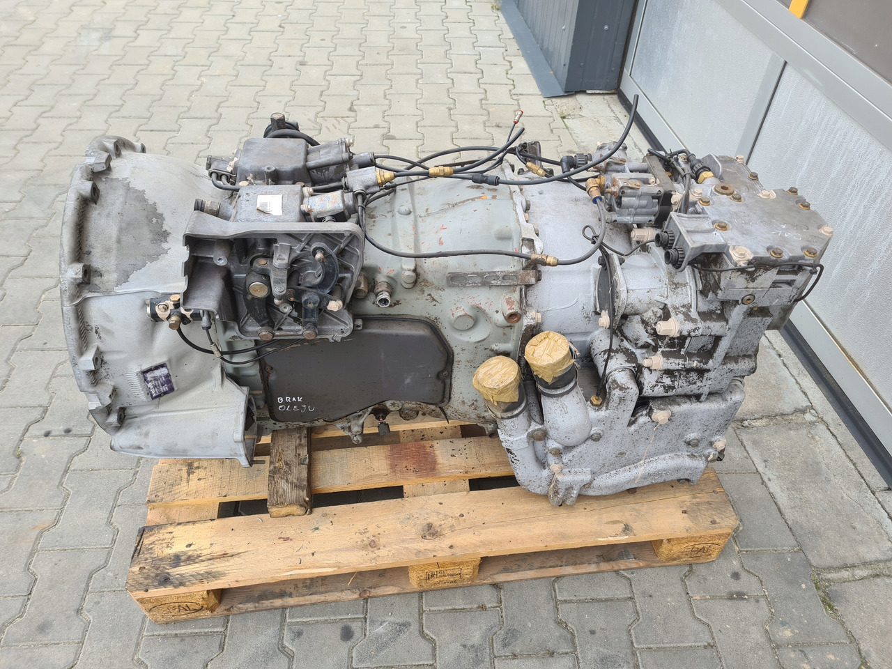 VOLVO SKRZYNIA BIEGÓW MANUALNA Z RETARDEREM VTO2814B VOLVO FH FM 4 9 12 13 - Menjač za Kamion: slika 2 VOLVO SKRZYNIA BIEGÓW MANUALNA Z RETARDEREM VTO2814B VOLVO FH FM 4 9 12 13 - Menjač za Kamion: slika 2