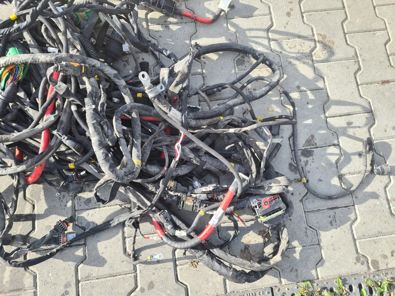 VOLVO WIĄZKA INSTALACJA RAMY VOLVO FH 5 I-SAVE 4x2 2022 ROK - Kablovi/ Žičana oprema za Kamion: slika 4 VOLVO WIĄZKA INSTALACJA RAMY VOLVO FH 5 I-SAVE 4x2 2022 ROK - Kablovi/ Žičana oprema za Kamion: slika 4