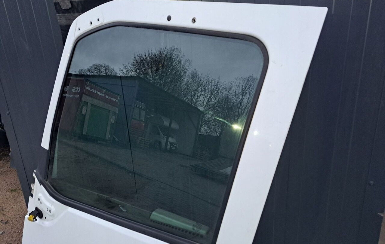 Volvo FH 4 - Vrata i delovi za Kamion: slika 2 Volvo FH 4 - Vrata i delovi za Kamion: slika 2