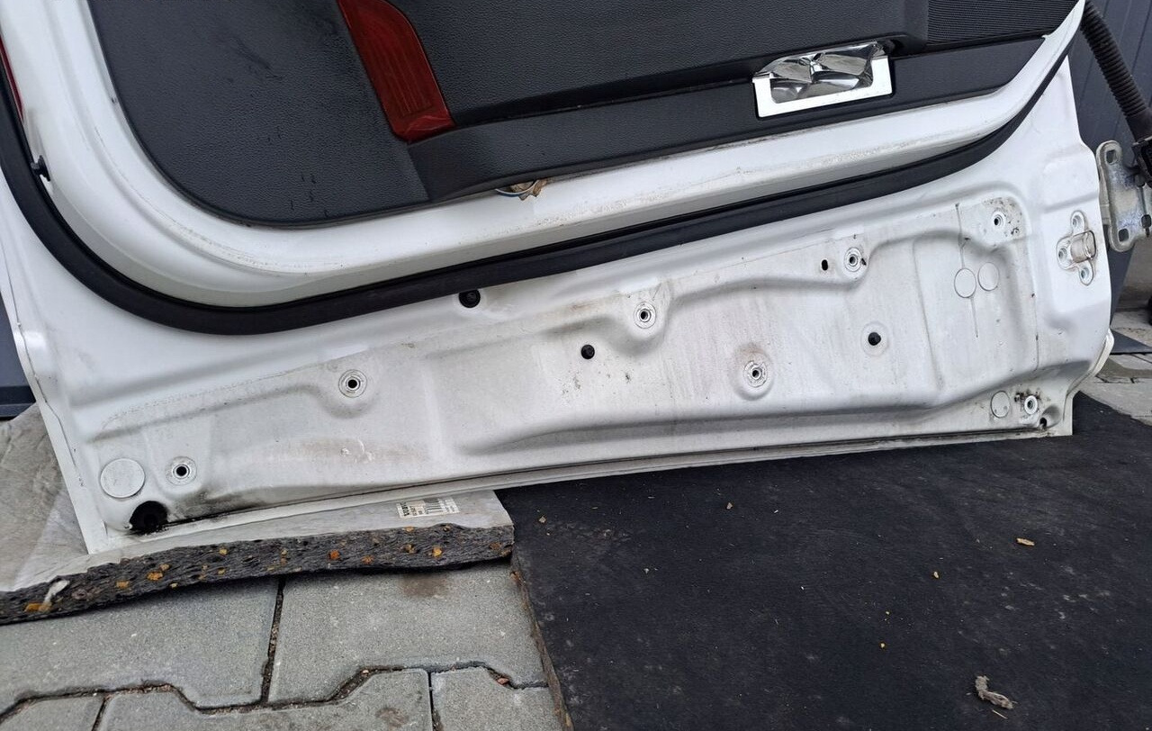 Volvo FH 4 - Vrata i delovi za Kamion: slika 1 Volvo FH 4 - Vrata i delovi za Kamion: slika 1