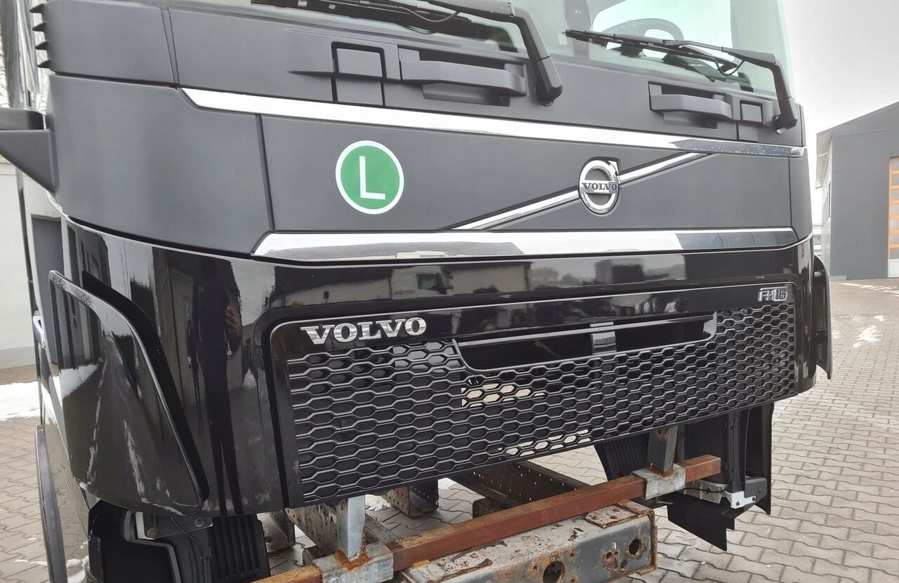 Volvo MASKA KOMPLETNA GÓRNA ATRAPA KABINY FH 16 EURO 6 Volvo VOLVO FH 16 EURO 6 - Branik za Kamion: slika 1 Volvo MASKA KOMPLETNA GÓRNA ATRAPA KABINY FH 16 EURO 6 Volvo VOLVO FH 16 EURO 6 - Branik za Kamion: slika 1