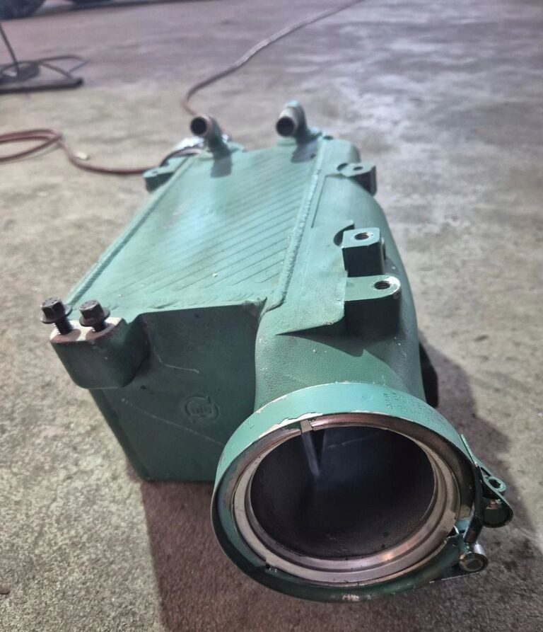 Volvo SPALIN EGR FH 4 FH 16 EURO 6 22281909 Volvo SPALIN EGR VOLVO FH 4 FH 16 EURO 6 22281909 - Hladnjak za Kamion: slika 4 Volvo SPALIN EGR FH 4 FH 16 EURO 6 22281909 Volvo SPALIN EGR VOLVO FH 4 FH 16 EURO 6 22281909 - Hladnjak za Kamion: slika 4