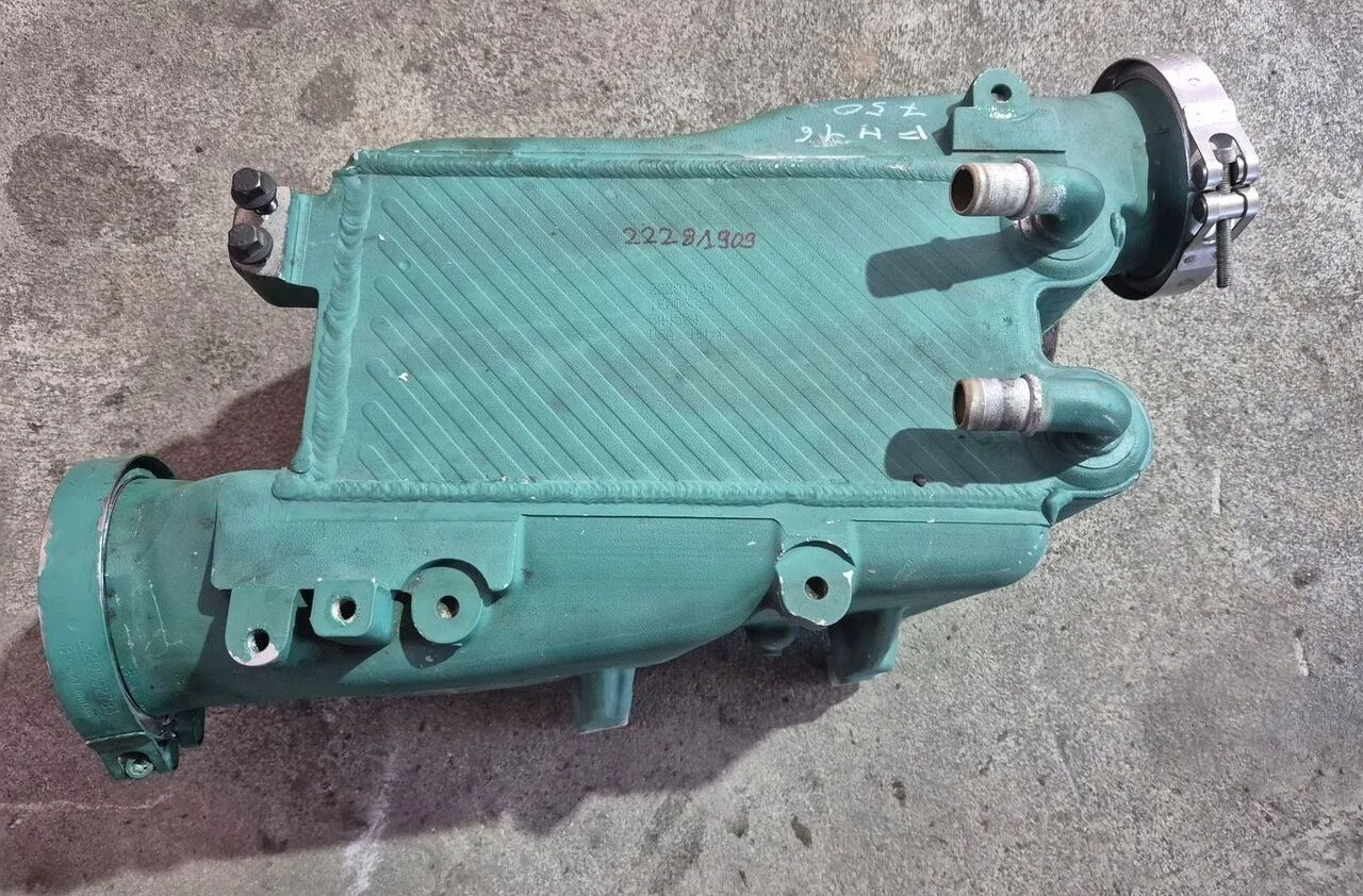 Volvo SPALIN EGR FH 4 FH 16 EURO 6 22281909 Volvo SPALIN EGR VOLVO FH 4 FH 16 EURO 6 22281909 - Hladnjak za Kamion: slika 1 Volvo SPALIN EGR FH 4 FH 16 EURO 6 22281909 Volvo SPALIN EGR VOLVO FH 4 FH 16 EURO 6 22281909 - Hladnjak za Kamion: slika 1