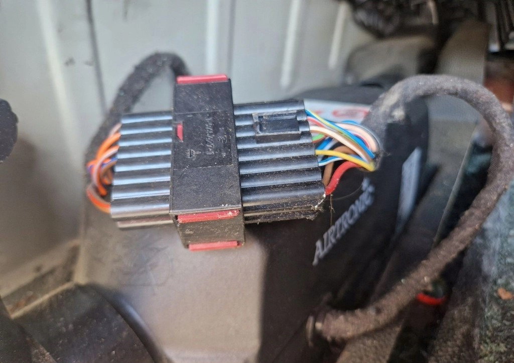 WEBASTO OGRZEWANIE POSTOJOWE FORD F-MAX 500 EBERSPACHER AIRTRONIC D2 24V 406889PB 252070 - Grejanje/ Ventilacija: slika 3 WEBASTO OGRZEWANIE POSTOJOWE FORD F-MAX 500 EBERSPACHER AIRTRONIC D2 24V 406889PB 252070 - Grejanje/ Ventilacija: slika 3