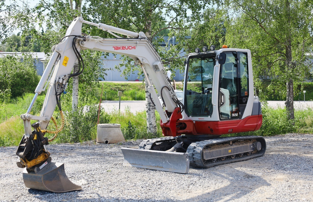 Takeuchi TB250 - Mini bager: slika 2 Takeuchi TB250 - Mini bager: slika 2