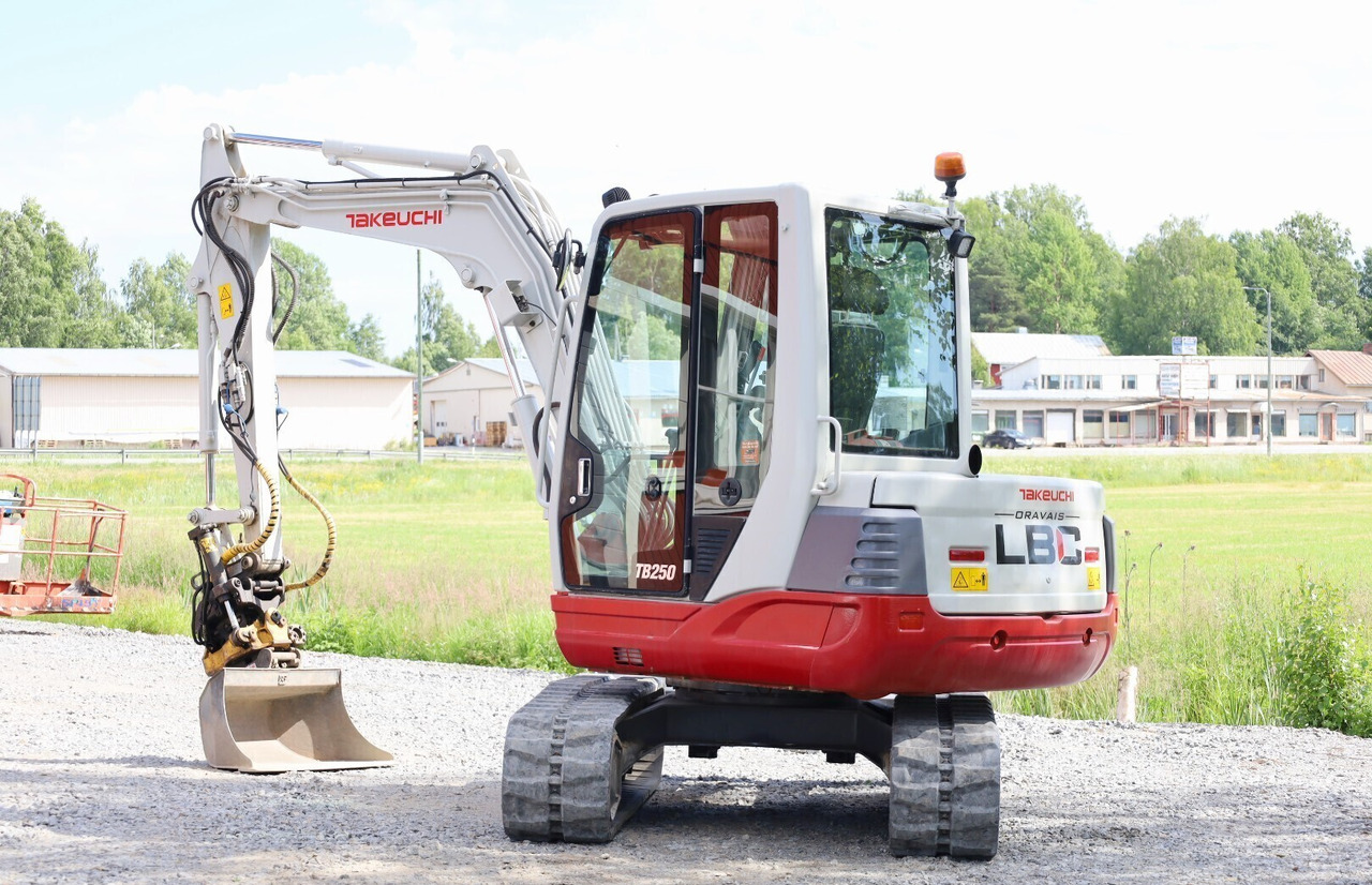 Takeuchi TB250 - Mini bager: slika 3 Takeuchi TB250 - Mini bager: slika 3