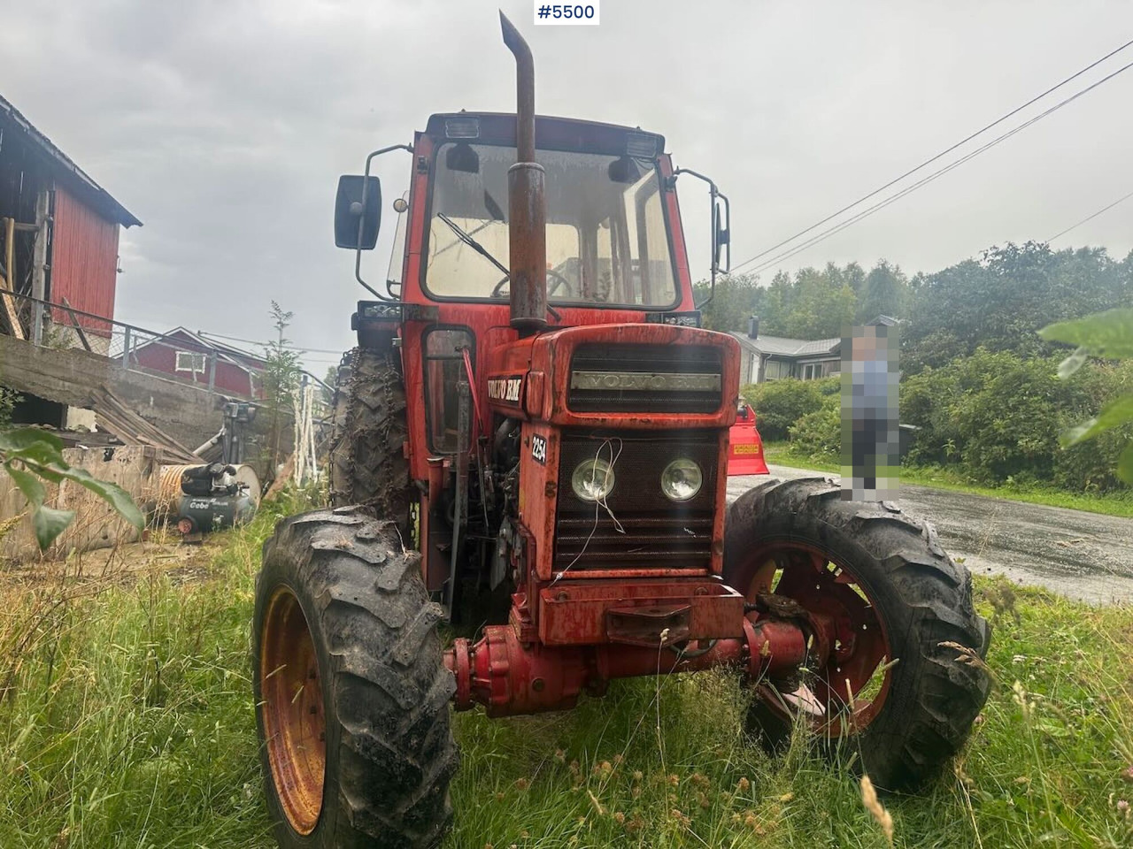 1979 Volvo BM 2254 tractor with front loader and chains. SEE VIDEO. - Traktor: slika 3 1979 Volvo BM 2254 tractor with front loader and chains. SEE VIDEO. - Traktor: slika 3