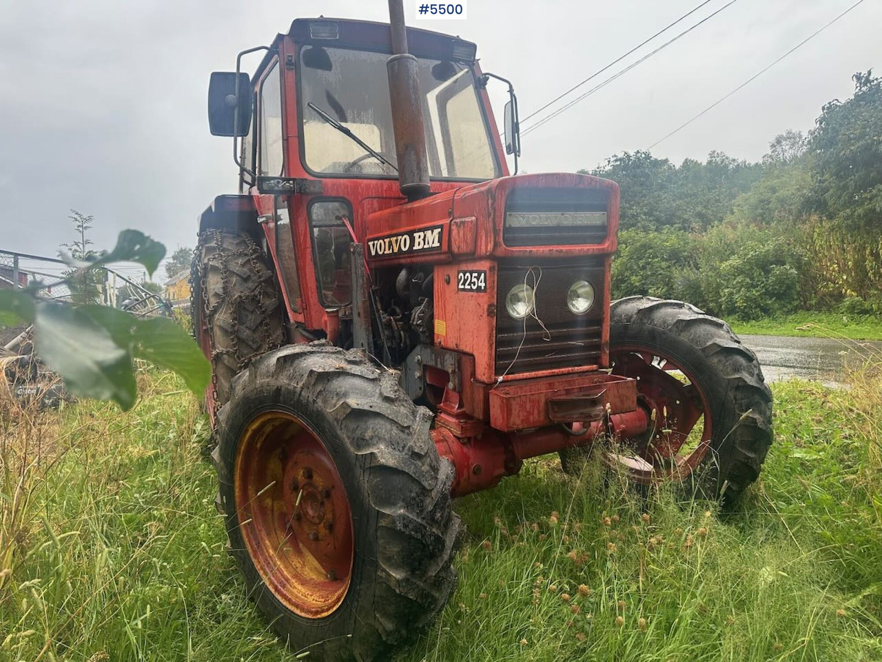 1979 Volvo BM 2254 tractor with front loader and chains. SEE VIDEO. - Traktor: slika 4 1979 Volvo BM 2254 tractor with front loader and chains. SEE VIDEO. - Traktor: slika 4