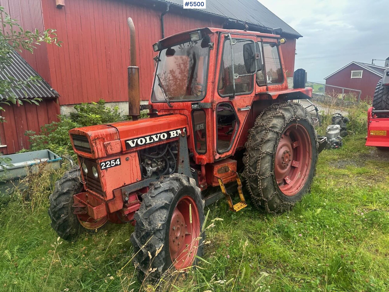 1979 Volvo BM 2254 tractor with front loader and chains. SEE VIDEO. - Traktor: slika 2 1979 Volvo BM 2254 tractor with front loader and chains. SEE VIDEO. - Traktor: slika 2