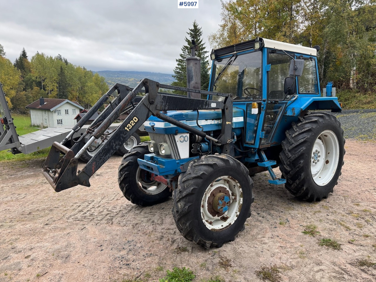 1983 Ford 5610 with Front Loader - Traktor: slika 1 1983 Ford 5610 with Front Loader - Traktor: slika 1