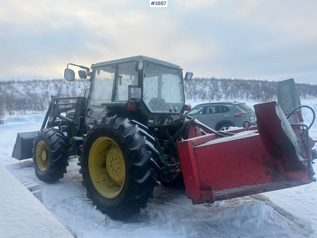 1987 John Deere Power Synchron 2450 4x4 w/ Quicke 4300 front loader, snow blower and gravel bucket. WATCH VIDEO. - Traktor: slika 5 1987 John Deere Power Synchron 2450 4x4 w/ Quicke 4300 front loader, snow blower and gravel bucket. WATCH VIDEO. - Traktor: slika 5