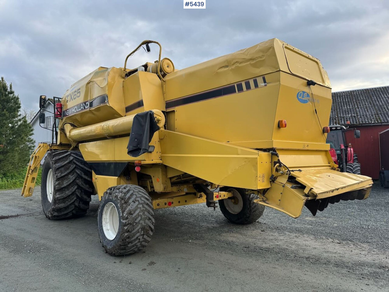 1995 New Holland TX65 m/ 20 fot skjærebord og henger - Kombinovani kombajn: slika 4 1995 New Holland TX65 m/ 20 fot skjærebord og henger - Kombinovani kombajn: slika 4