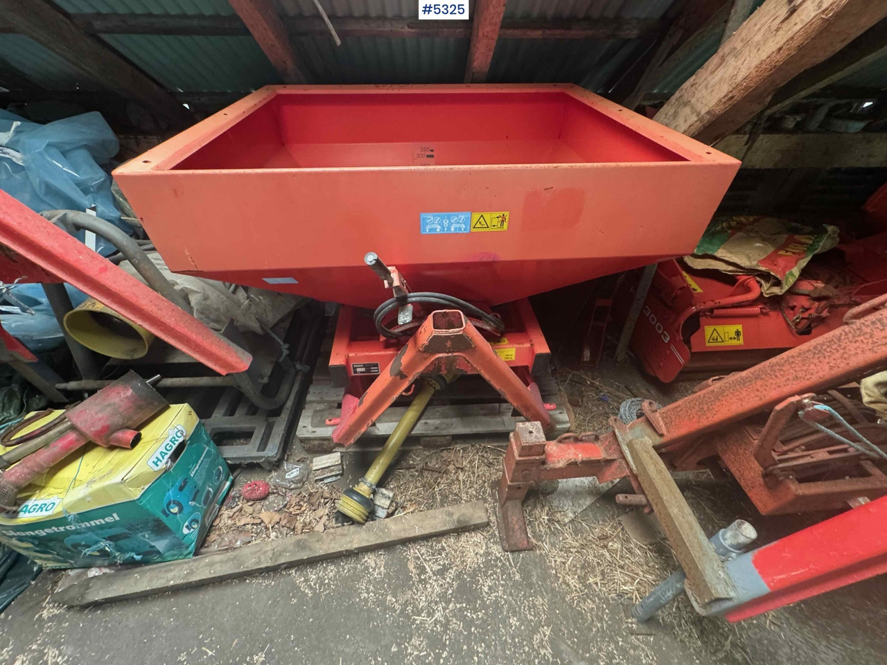 1999 Rauch MDS 81 fertilizer spreader - Rasipač veštačkog đubriva: slika 3 1999 Rauch MDS 81 fertilizer spreader - Rasipač veštačkog đubriva: slika 3