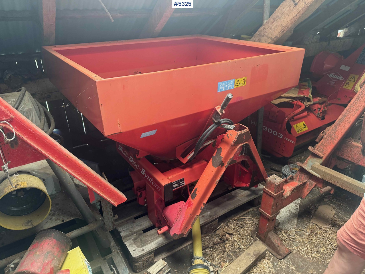 1999 Rauch MDS 81 fertilizer spreader - Rasipač veštačkog đubriva: slika 1 1999 Rauch MDS 81 fertilizer spreader - Rasipač veštačkog đubriva: slika 1