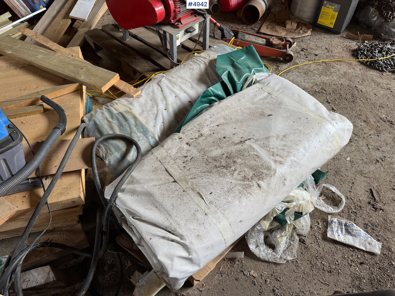 2 Silo bags Ø 5 m and length 7 m. - Oprema za prevrtanje i razlaganje: slika 2 2 Silo bags Ø 5 m and length 7 m. - Oprema za prevrtanje i razlaganje: slika 2
