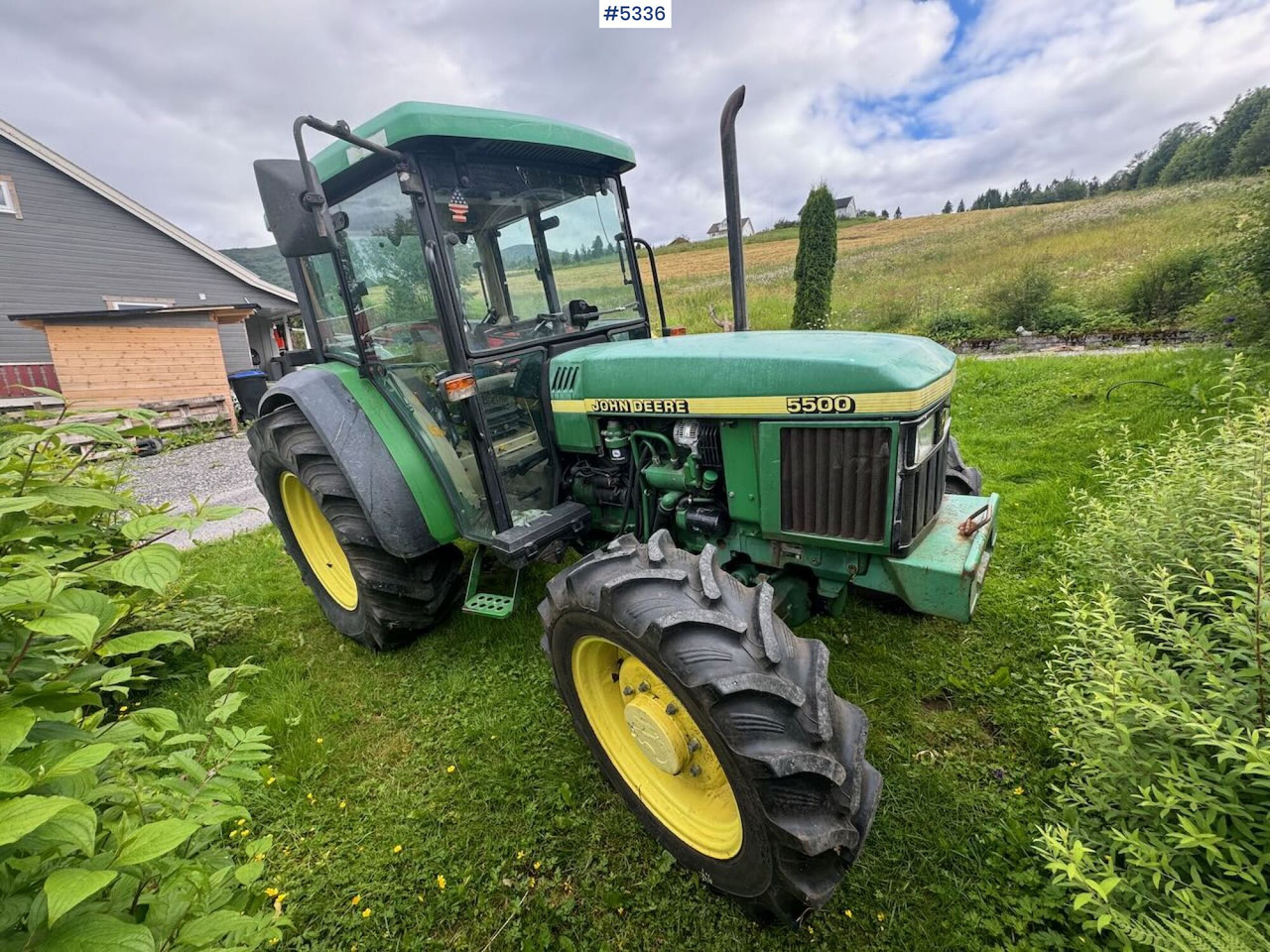 2001 John Deere 5500 - Traktor: slika 4 2001 John Deere 5500 - Traktor: slika 4