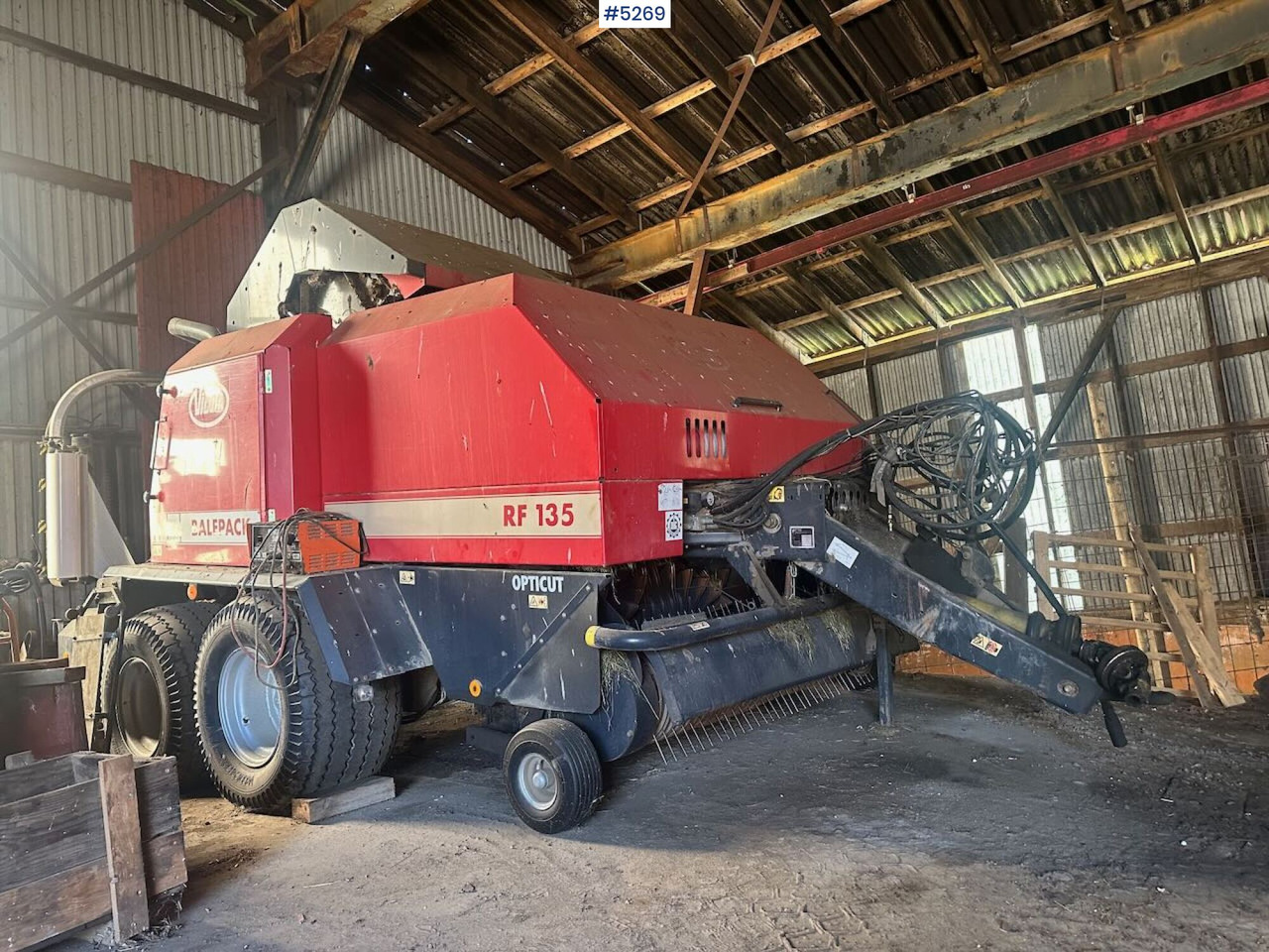 2003 Vicon RF 135 opticut round baler. - Oprema za prevrtanje i razlaganje: slika 1 2003 Vicon RF 135 opticut round baler. - Oprema za prevrtanje i razlaganje: slika 1