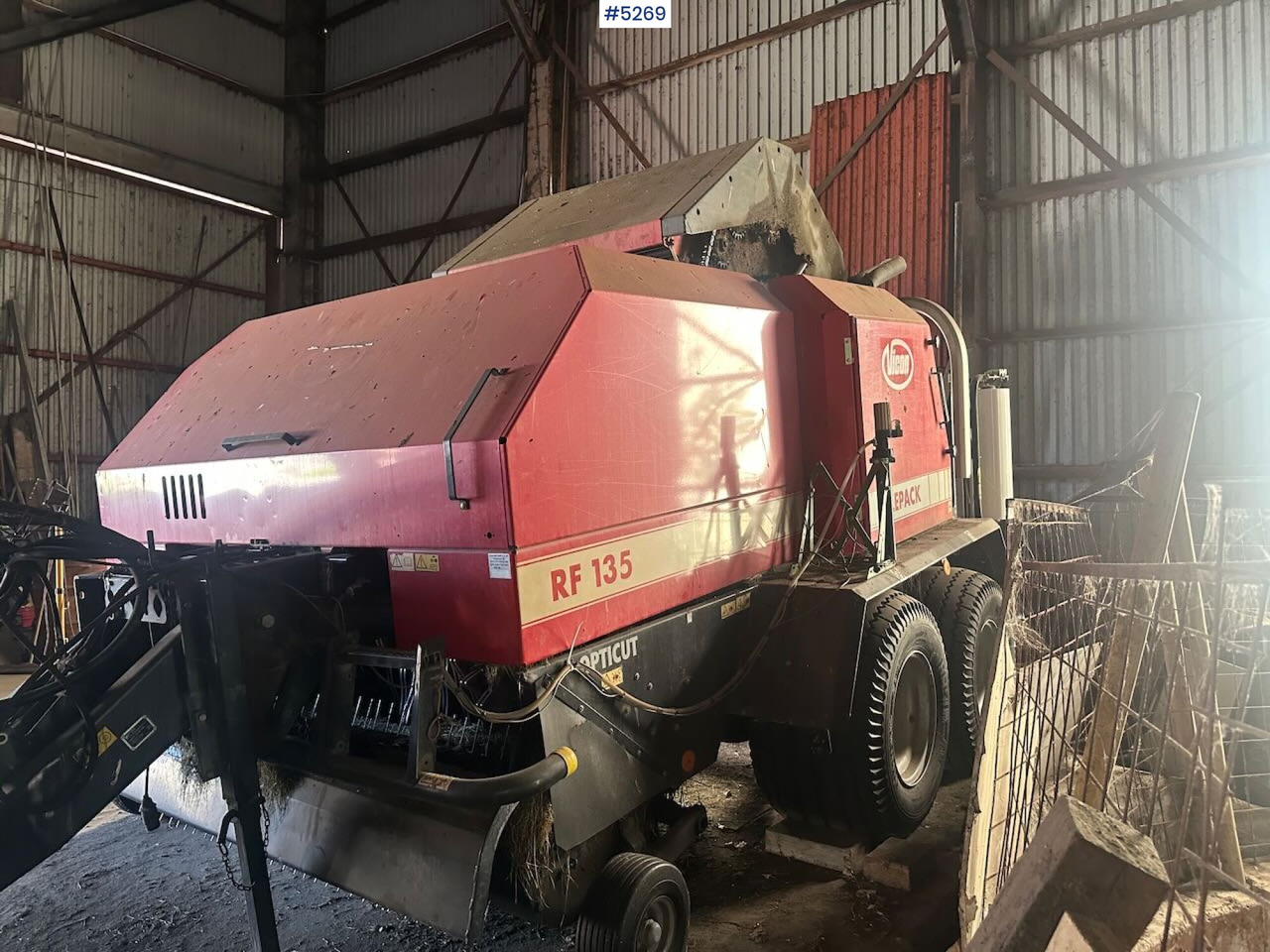 2003 Vicon RF 135 opticut round baler. - Oprema za prevrtanje i razlaganje: slika 5 2003 Vicon RF 135 opticut round baler. - Oprema za prevrtanje i razlaganje: slika 5