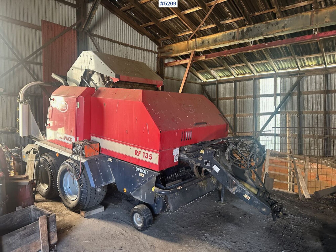 2003 Vicon RF 135 opticut round baler. - Oprema za prevrtanje i razlaganje: slika 2 2003 Vicon RF 135 opticut round baler. - Oprema za prevrtanje i razlaganje: slika 2