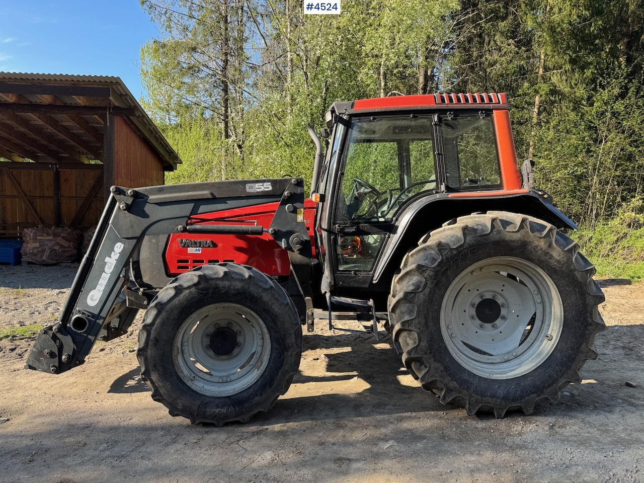 2005 Valtra 6850 w/front loader - Traktor: slika 1 2005 Valtra 6850 w/front loader - Traktor: slika 1