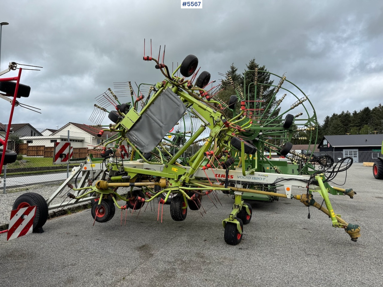 2006 Claas Volto 1320 T - Oprema za prevrtanje i razlaganje: slika 4 2006 Claas Volto 1320 T - Oprema za prevrtanje i razlaganje: slika 4