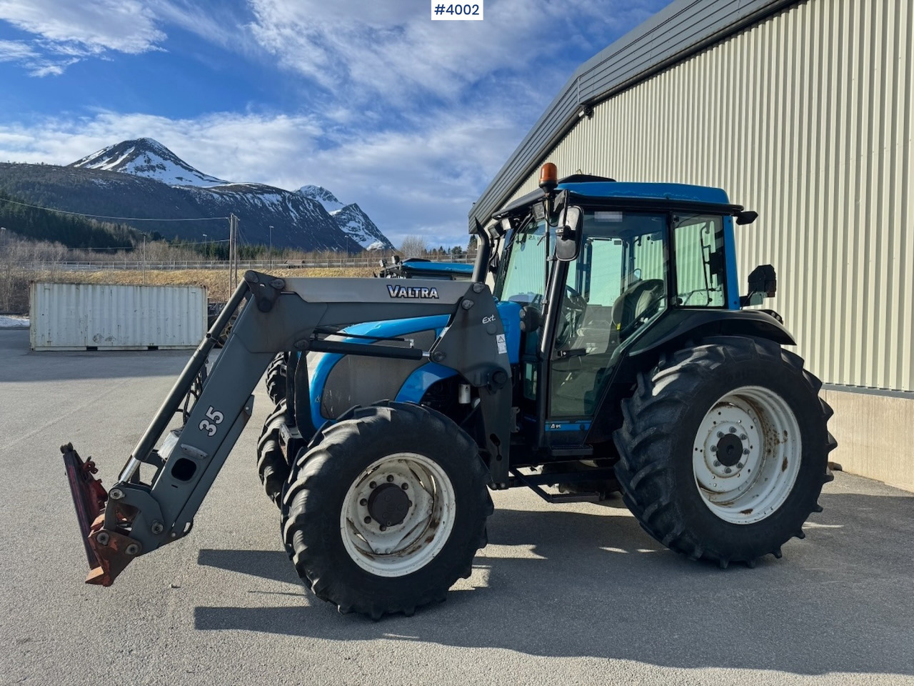 2006 Valtra A95-4 4x4 w/ Front loader. 2700 hours! - Traktor: slika 1 2006 Valtra A95-4 4x4 w/ Front loader. 2700 hours! - Traktor: slika 1