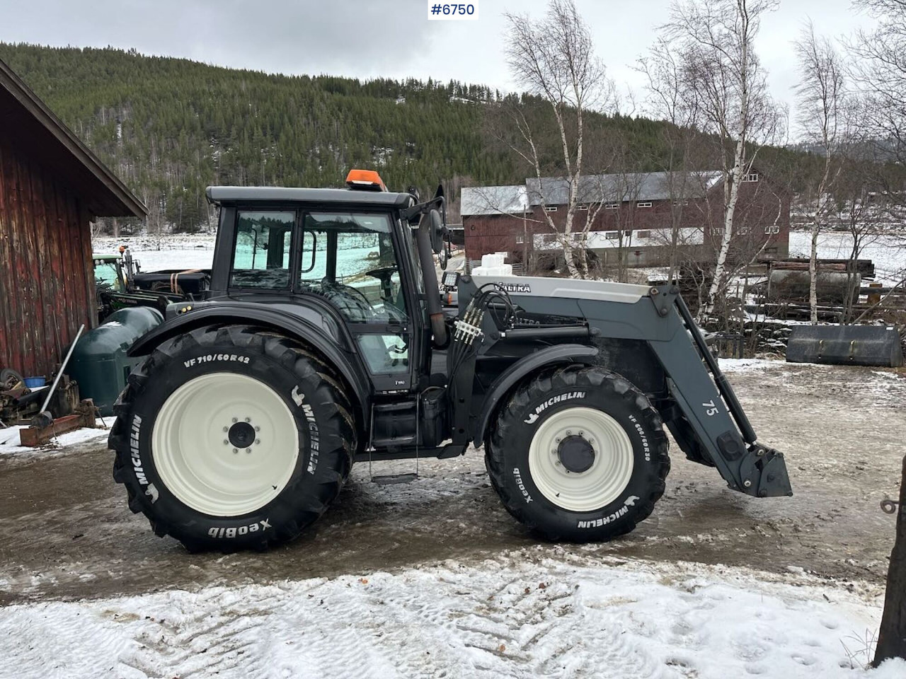 2006 Valtra T190 4x4 w/ Front loader and new gearbox! SEE VIDEO. - Traktor: slika 1 2006 Valtra T190 4x4 w/ Front loader and new gearbox! SEE VIDEO. - Traktor: slika 1