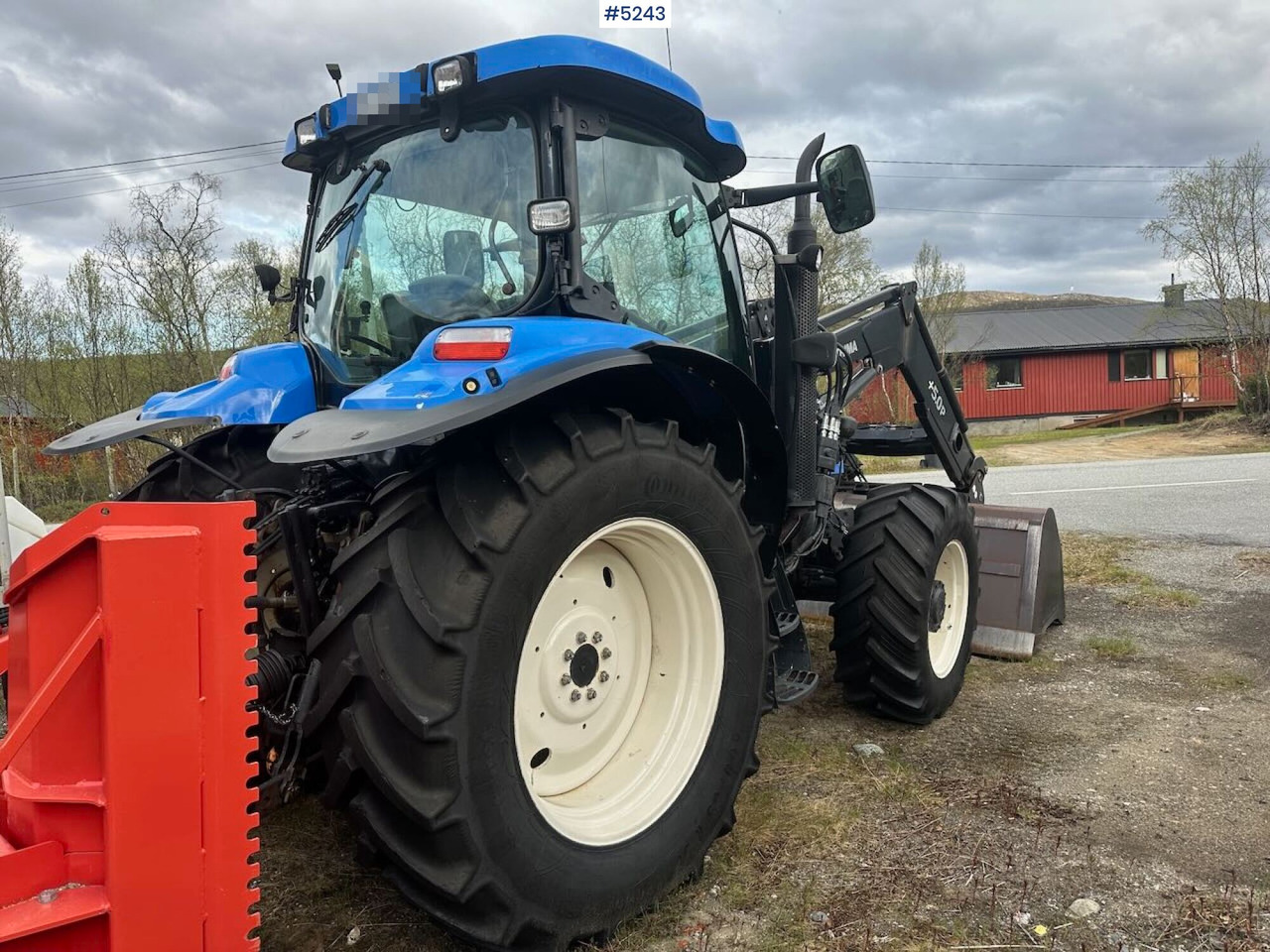2007 New Holland TS135 4x4 tractor w/ front loader. WATCH VIDEO. - Traktor: slika 5 2007 New Holland TS135 4x4 tractor w/ front loader. WATCH VIDEO. - Traktor: slika 5