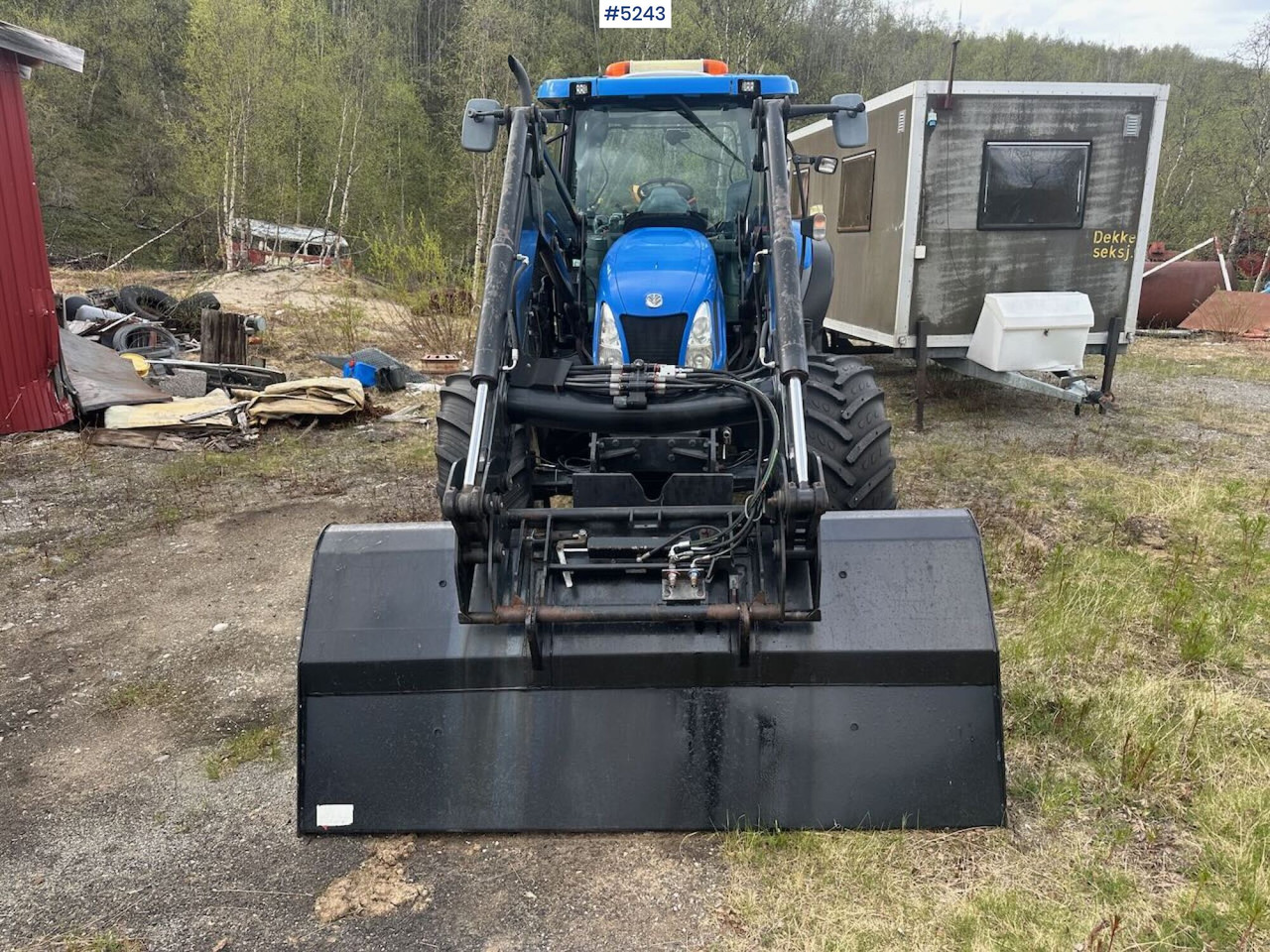2007 New Holland TS135 4x4 tractor w/ front loader. WATCH VIDEO. - Traktor: slika 3 2007 New Holland TS135 4x4 tractor w/ front loader. WATCH VIDEO. - Traktor: slika 3