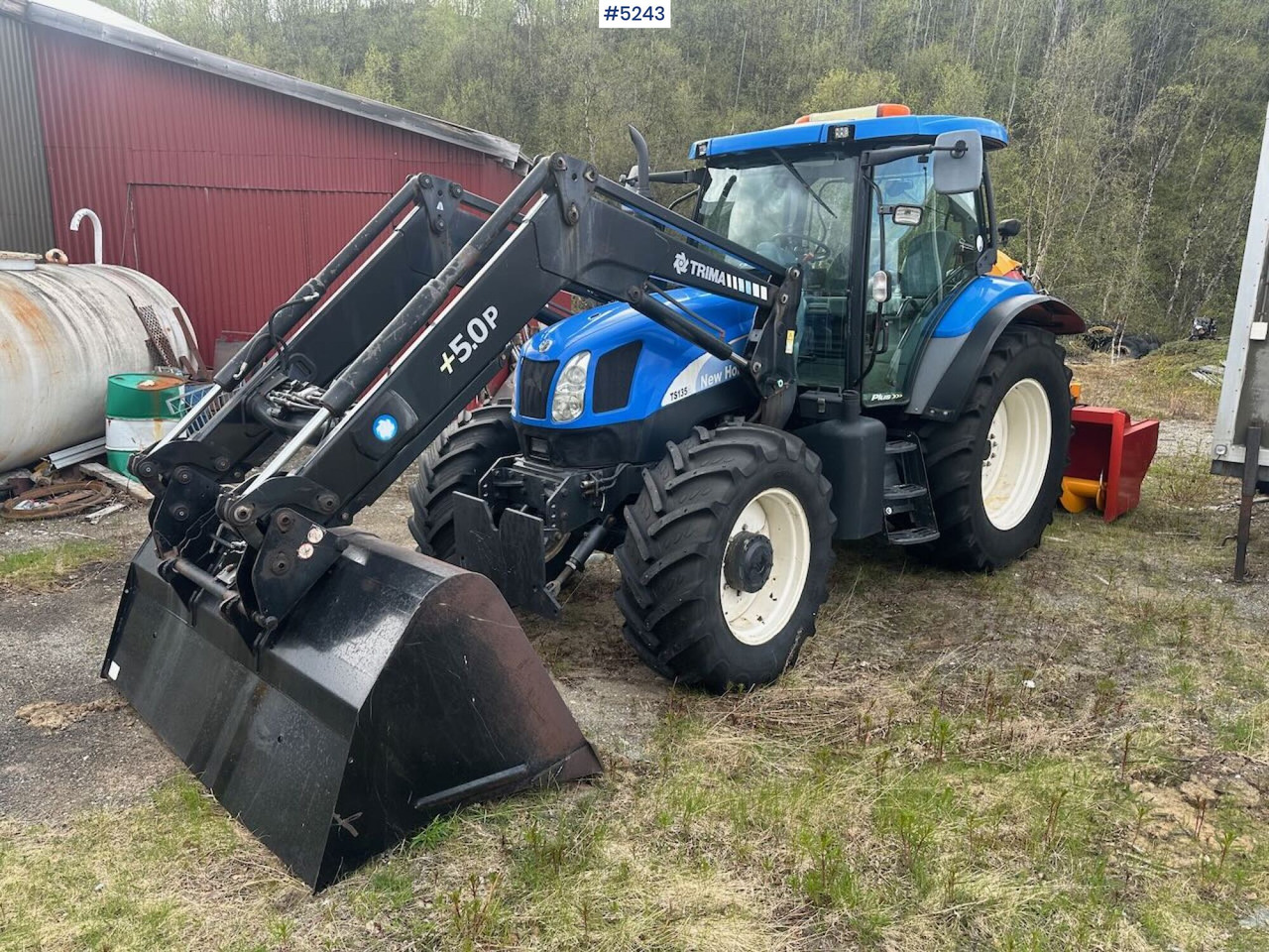 2007 New Holland TS135 4x4 tractor w/ front loader. WATCH VIDEO. - Traktor: slika 1 2007 New Holland TS135 4x4 tractor w/ front loader. WATCH VIDEO. - Traktor: slika 1