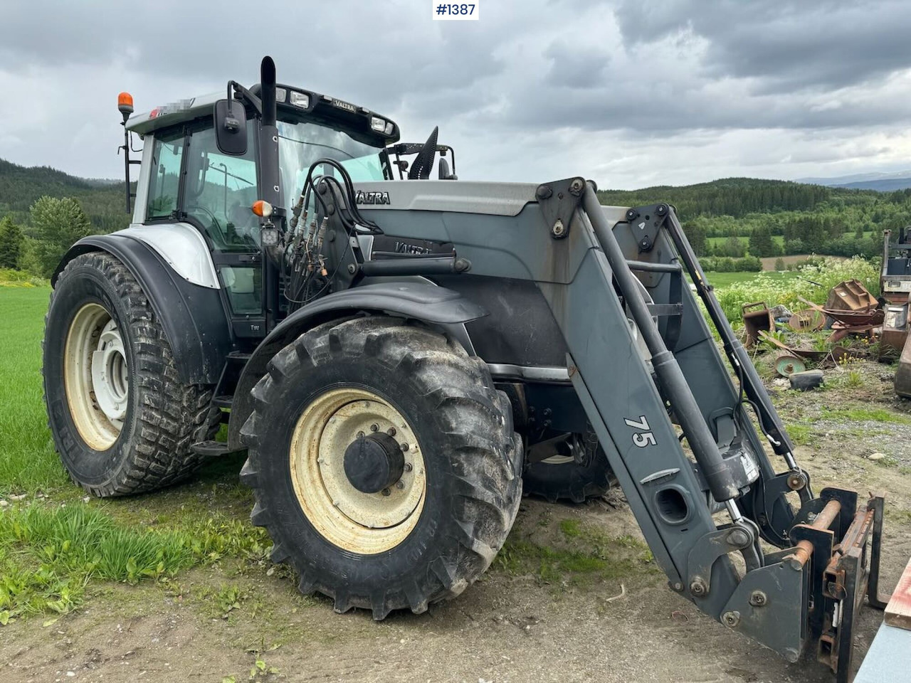 2007 Valtra T190 4x4 Tractor w/ bucket - Traktor: slika 1 2007 Valtra T190 4x4 Tractor w/ bucket - Traktor: slika 1