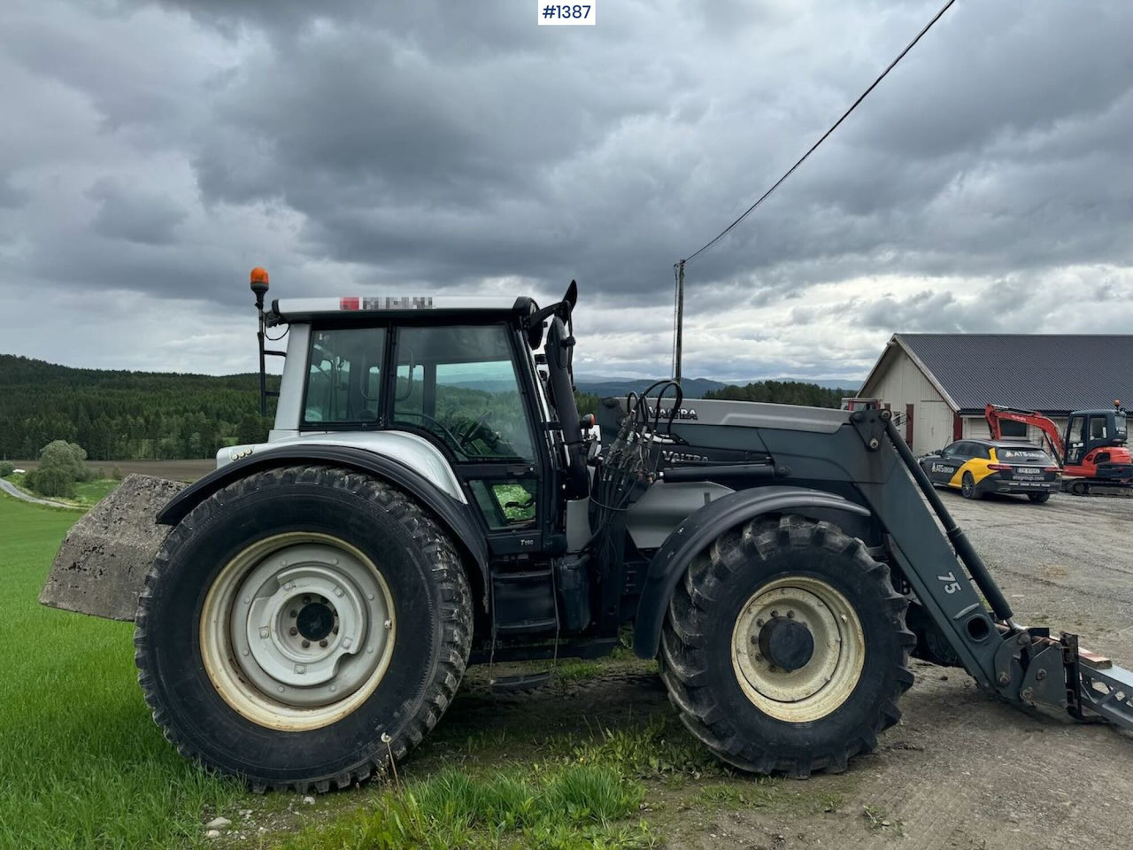 2007 Valtra T190 4x4 Tractor w/ bucket - Traktor: slika 2 2007 Valtra T190 4x4 Tractor w/ bucket - Traktor: slika 2