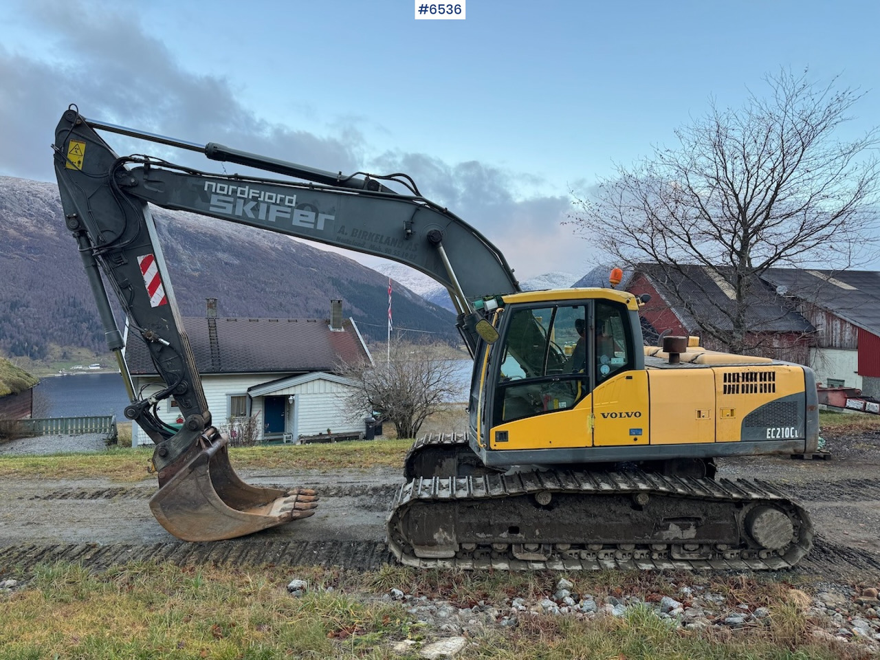2007 Volvo EC 210 CL w/ excavator bucket and good chassis. - Bager guseničar: slika 1 2007 Volvo EC 210 CL w/ excavator bucket and good chassis. - Bager guseničar: slika 1
