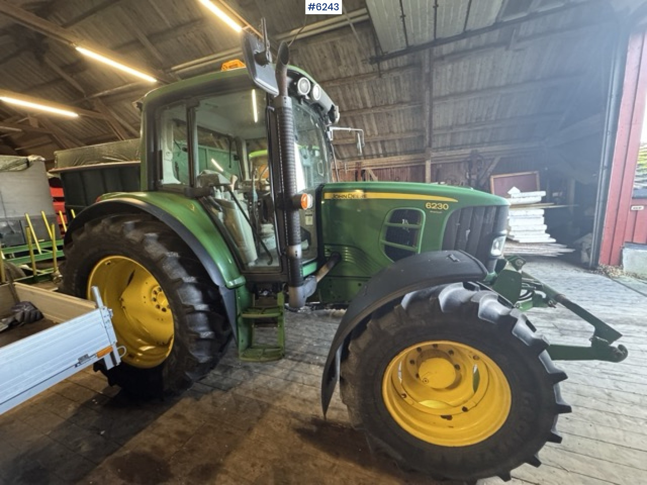 2008 John Deere 6230 Premium (114 hp) – Only 2,402 hours! - Traktor: slika 1 2008 John Deere 6230 Premium (114 hp) – Only 2,402 hours! - Traktor: slika 1