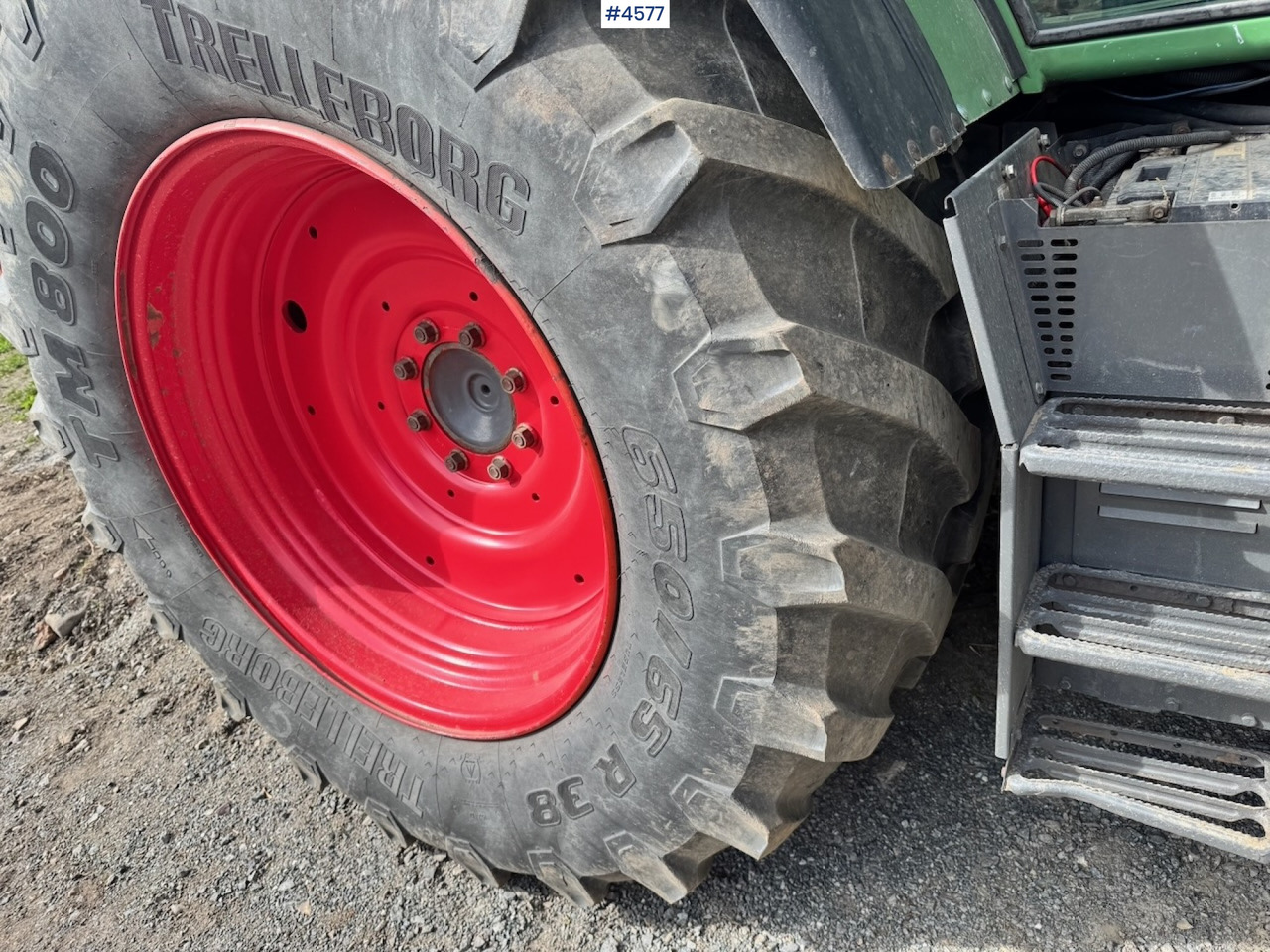 Traktor 2009 Fendt 415 Vario 4x4 w/ Front hydraulics and Front loader.: slika 11
