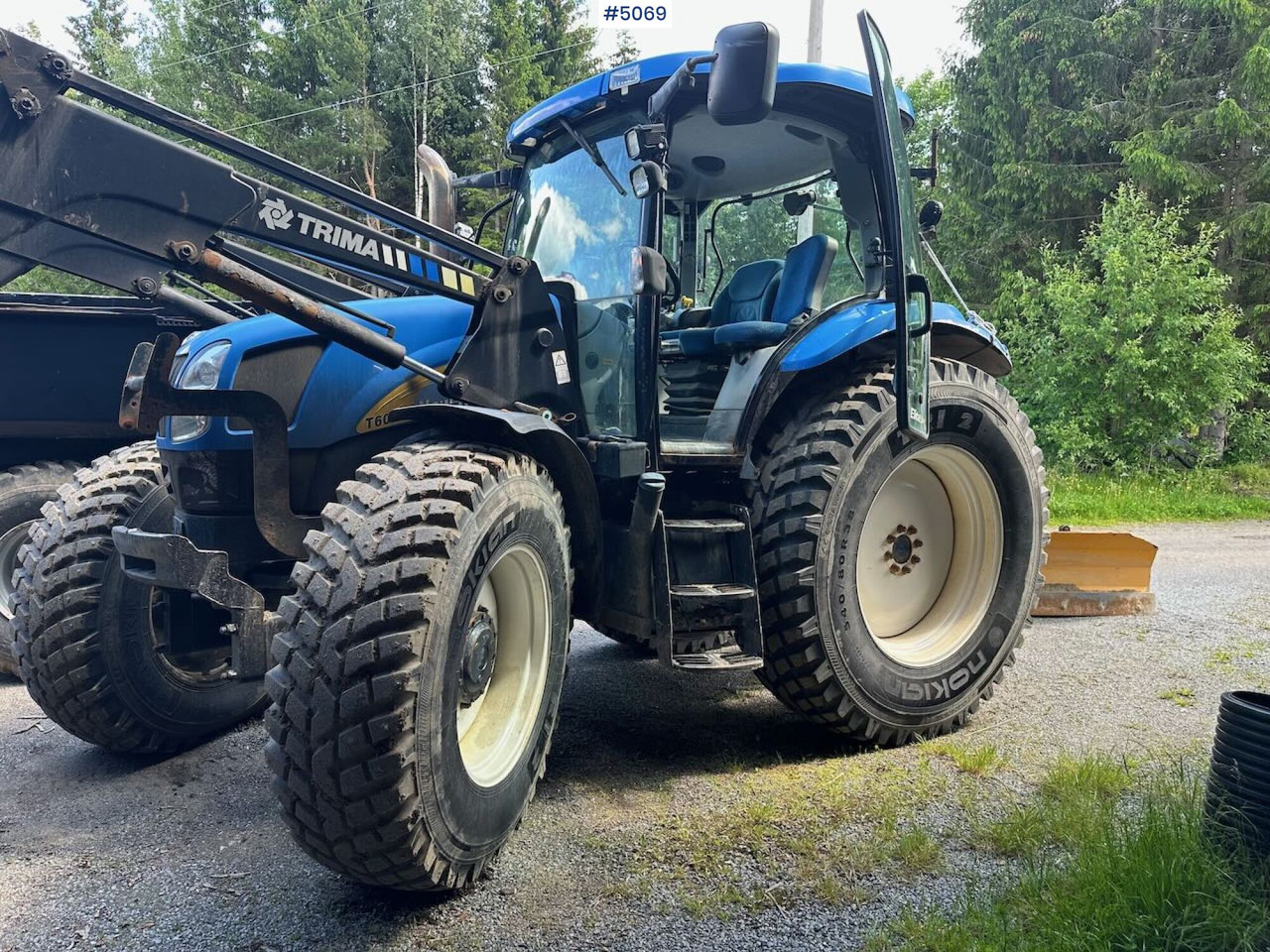 2009 New Holland T6040 SS w/ Trima front loader - Traktor: slika 2 2009 New Holland T6040 SS w/ Trima front loader - Traktor: slika 2