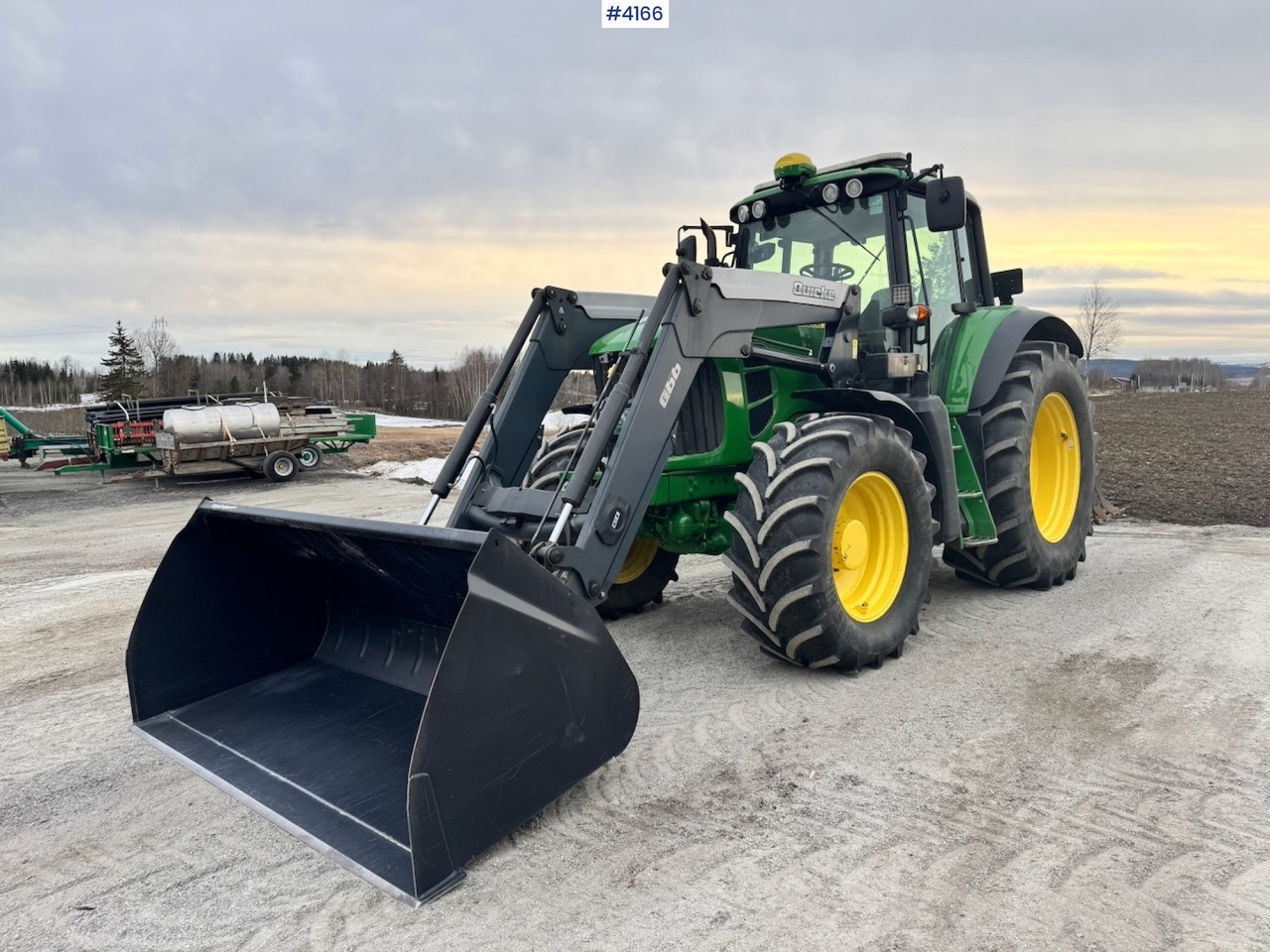 2010 John Deere 7430 w/ Front loader and GPS. 3760 hours! - Traktor: slika 1 2010 John Deere 7430 w/ Front loader and GPS. 3760 hours! - Traktor: slika 1